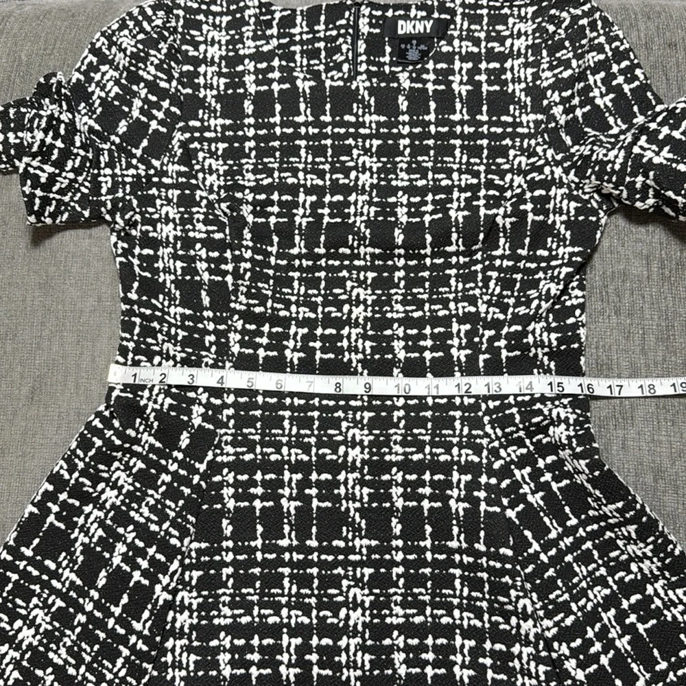 DKNY Black &‎ White Tweed Fit & Flare Knit Dress V-Neck Short Sleeve 10 Cocktail